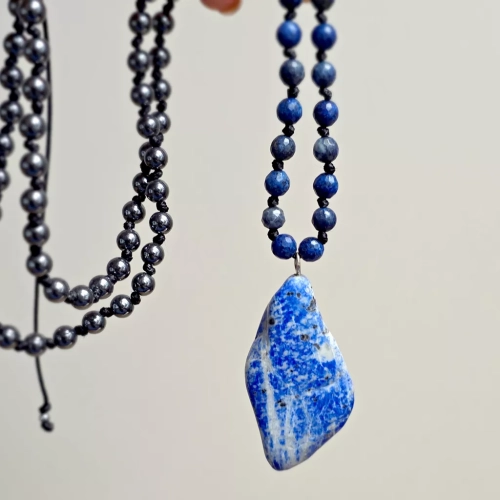Wyrazisty naszyjnik unisex z lapisem lazuli. Magneska.pl rockowa biżuteria na każdą okazję.