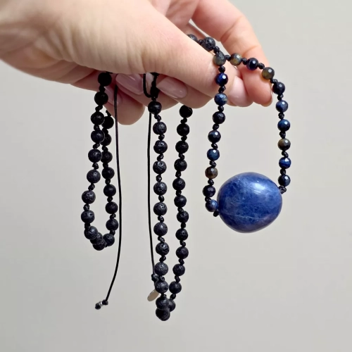 Naszyjnik męski z sodalitem i niebieskim tygrysim okiem. Magneska.pl biżuteria z kamieni naturalnych.