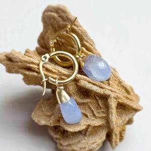 Kolczyki wiszące unikaty agat niebieski na mini kółeczkach / złota stal chirurgiczna