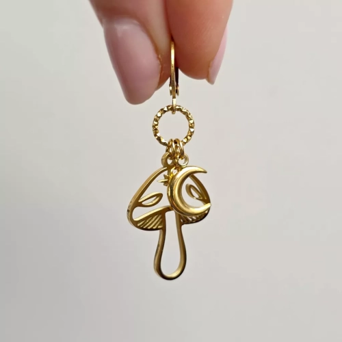 Kolczyki złote grzybki wiszące. Magneska.pl magiczna biżuteria na co dzień.