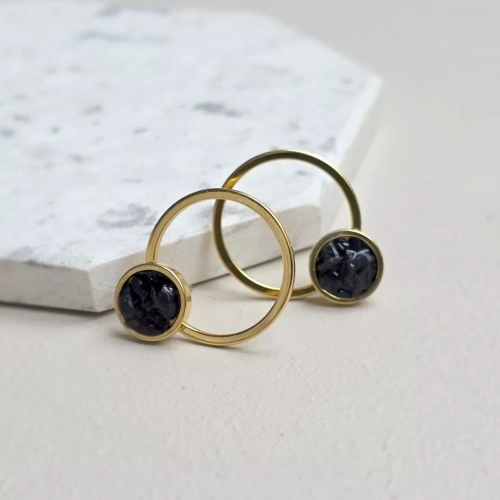 Eleganckie kolczyki z czarnym turmalinem. Magneska - minimalistyczna biżuteria z kamieni dla Ciebie.