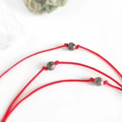 WishYouLuck szary jaspis Picasso bransoletka szczęścia na czerwonym sznurku
