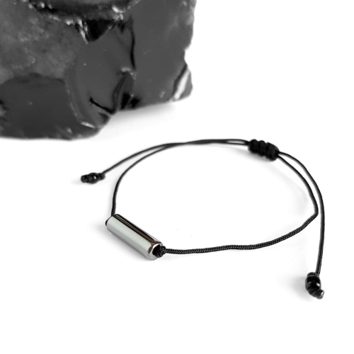 Bransoletka hematyt patyczek na czarnym sznurku Metallic stick