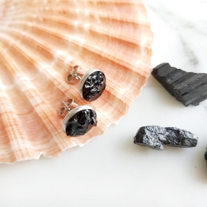 Kolczyki sztyfty czarny turmalin w żywicy stal chirurgiczna Sparkles black