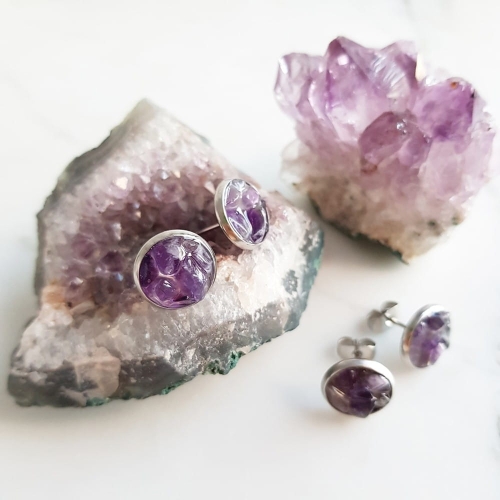 Kolczyki sztyfty ametyst w żywicy stal chirurgiczna Sparkles amethyst