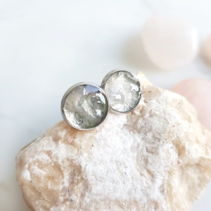 Kolczyki sztyfty kwarc różowy w żywicy stal chirurgiczna Sparkles rosequartz