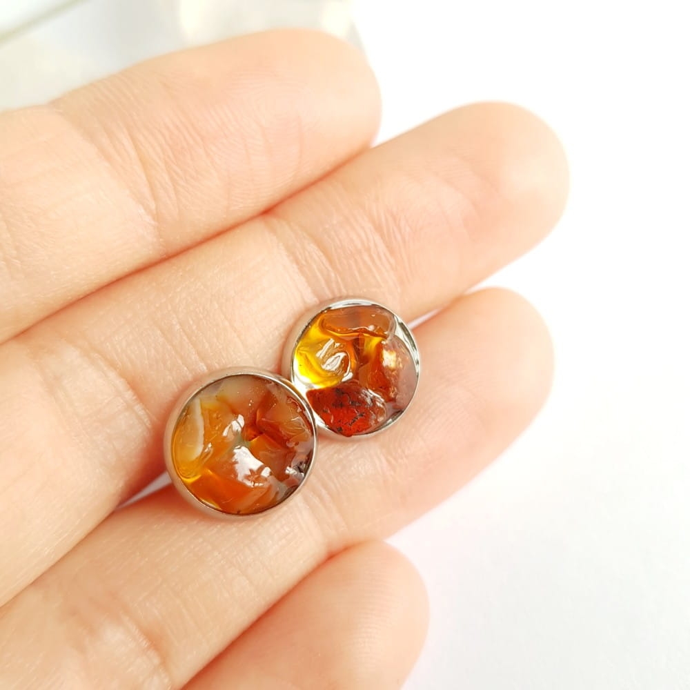Kolczyki sztyfty karneol w żywicy stal chirurgiczna Sparkles orange