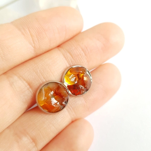 Kolczyki sztyfty karneol w żywicy stal chirurgiczna Sparkles orange