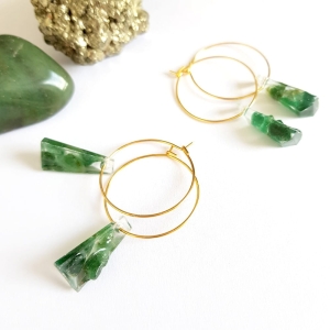Kolczyki wiszące jadeit trapez na złotych kółeczkach stal chirurgiczna Sparkles green