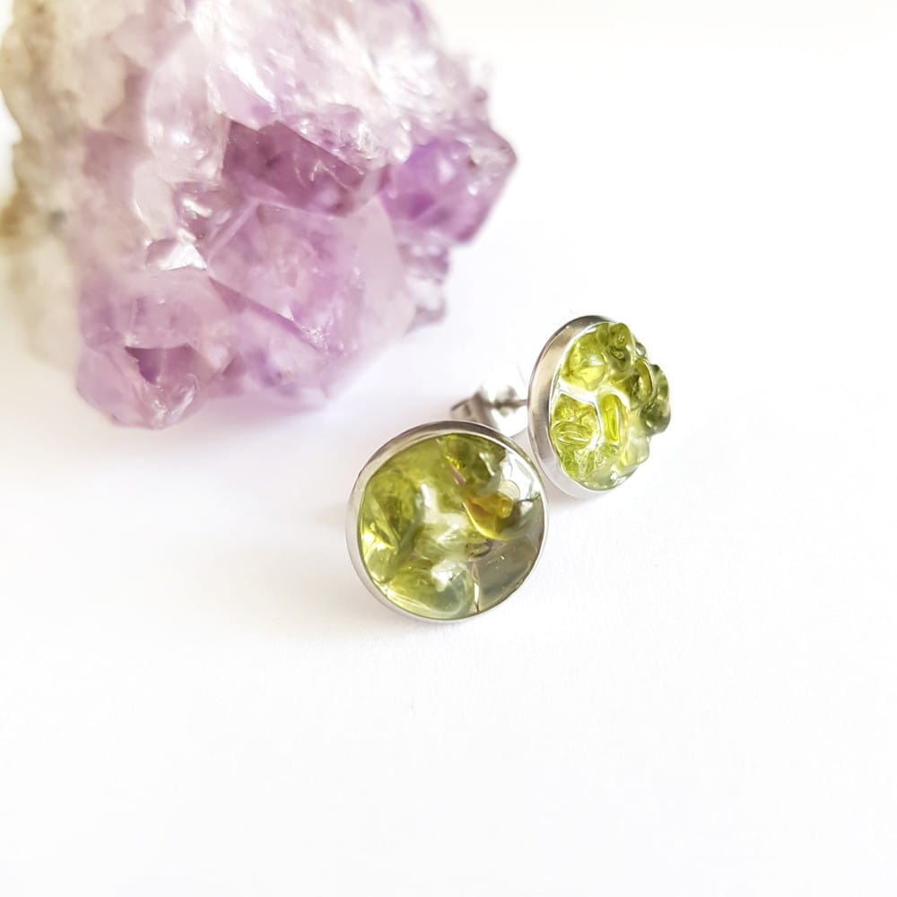 Kolczyki sztyfty peridot w żywicy stal chirurgiczna Sparkles olivine