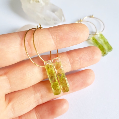 Kolczyki wiszące peridot patyczki na złotych kółeczkach stal chirurgiczna Sparkles olivine