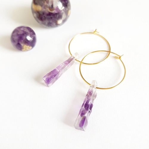 Kolczyki wiszące ametyst patyczki na złotych kółeczkach stal chirurgiczna Sparkles amethyst