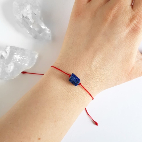 WishYouLuck lapis lazuli bryłka bransoletka szczęścia na czerwonym sznurku
