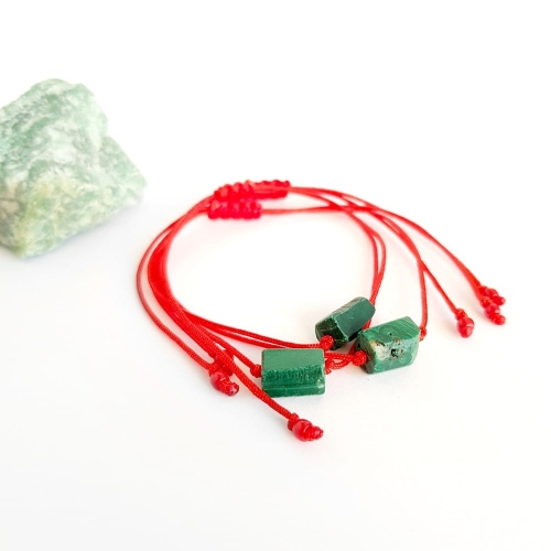 WishYouLuck malachit bryłka bransoletka szczęścia na czerwonym sznurku