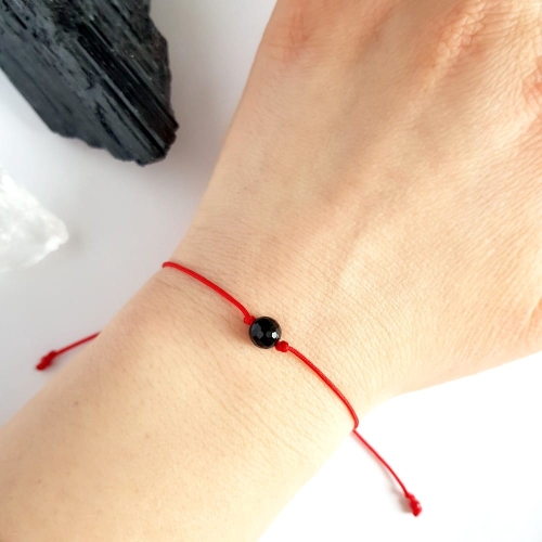 WishYouLuck czarny turmalin gładka kula bransoletka szczęścia na czerwonym sznurku