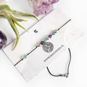 Bransoletka apatyt, hematyt i ametyst ze srebrną monetą na czarnym sznurku
