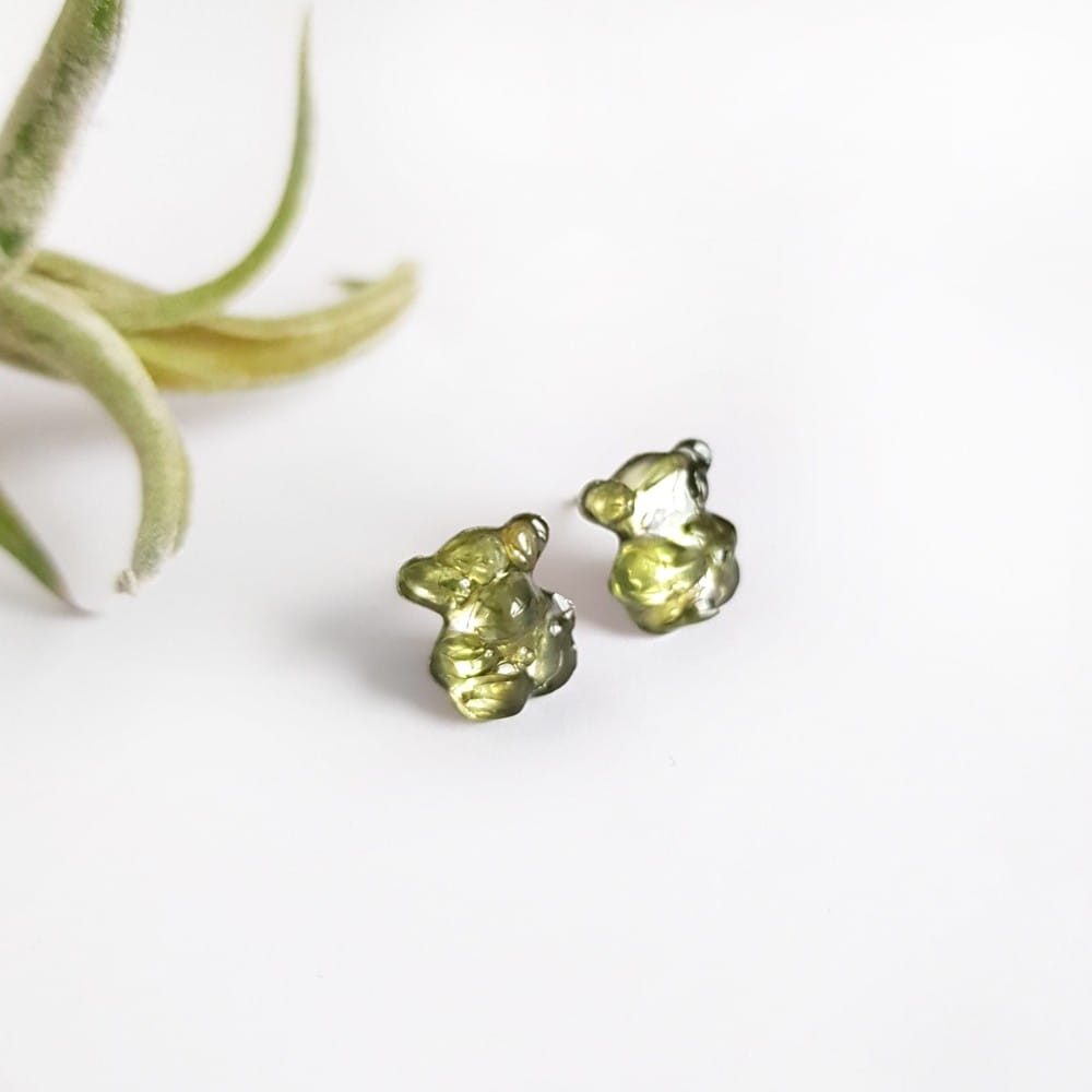 Kolczyki sztyfty misie peridot w żywicy stal chirurgiczna Sparkles olivine