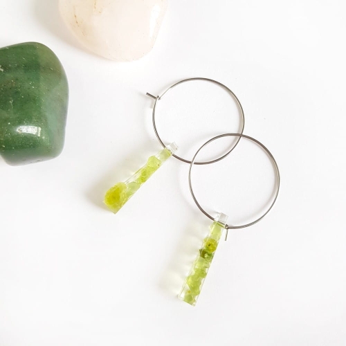 Kolczyki wiszące peridot patyczki na srebrnych kółeczkach stal chirurgiczna Sparkles olivine