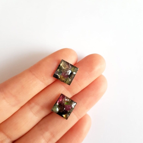 Kolczyki sztyfty kwadraty turmalin w żywicy stal chirurgiczna Sparkles tourmaline