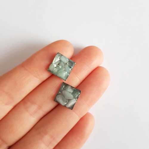 Kolczyki sztyfty kwadraty akwamaryn w żywicy stal chirurgiczna Sparkles aquamarine