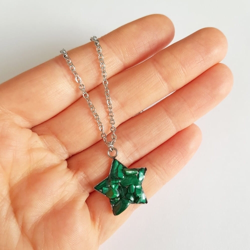 Naszyjnik malachit gwiazdka na srebrnym łańcuszku stal chirurgiczna Sparkles malachite