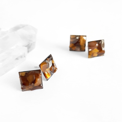 Kolczyki sztyfty kwadraty tygrysie oko w żywicy stal chirurgiczna Sparkles brown
