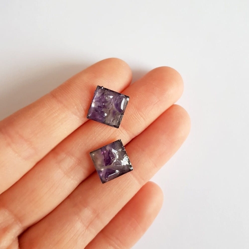 Kolczyki sztyfty kwadraty ametyst w żywicy stal chirurgiczna Sparkles amethyst