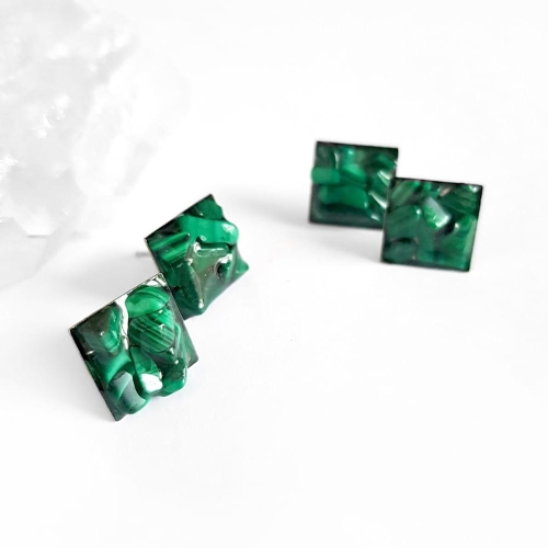 Kolczyki sztyfty kwadraty malachit w żywicy stal chirurgiczna Sparkles malachite