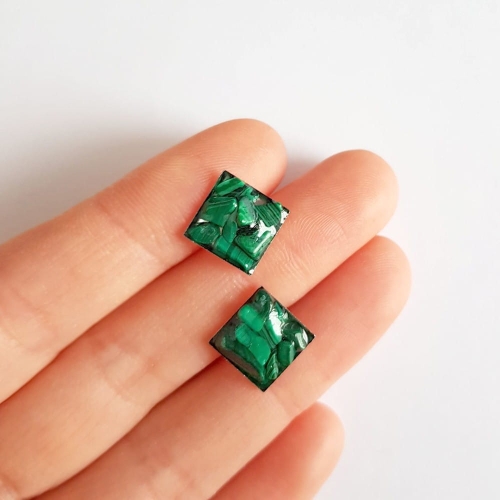 Kolczyki sztyfty kwadraty malachit w żywicy stal chirurgiczna Sparkles malachite