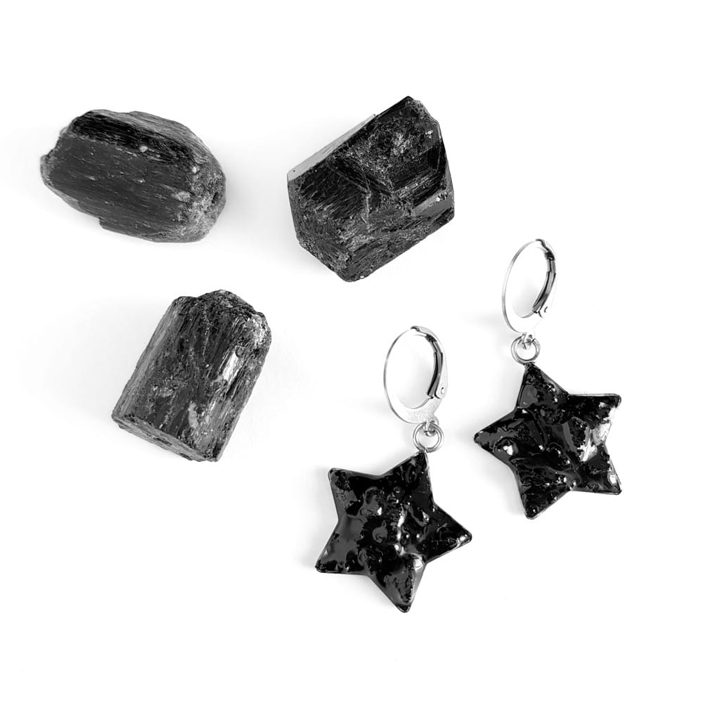 Kolczyki wiszące gwiazdki czarny turmalin w żywicy stal chirurgiczna Sparkles black