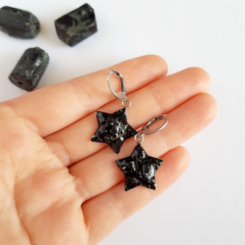 Kolczyki wiszące gwiazdki czarny turmalin w żywicy stal chirurgiczna Sparkles black