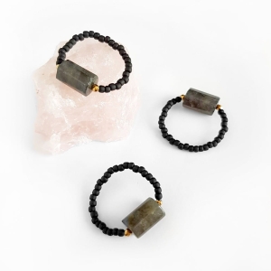 Pierścionek elastyczny labradoryt i złoty hematyt Matte'n'gray