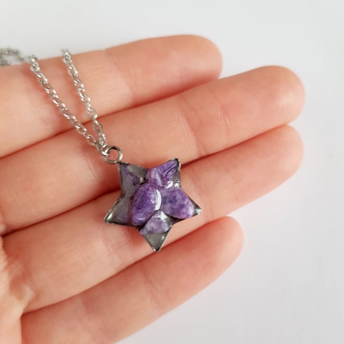 Naszyjnik czaroit gwiazdka na srebrnym łańcuszku stal chirurgiczna Sparkles purple