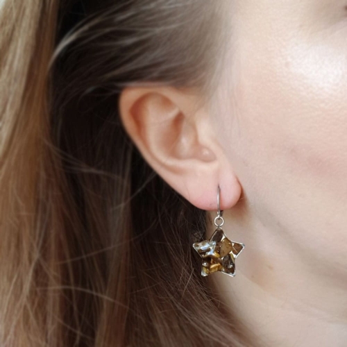 Kolczyki wiszące gwiazdki tygrysie oko w żywicy stal chirurgiczna Sparkles brown