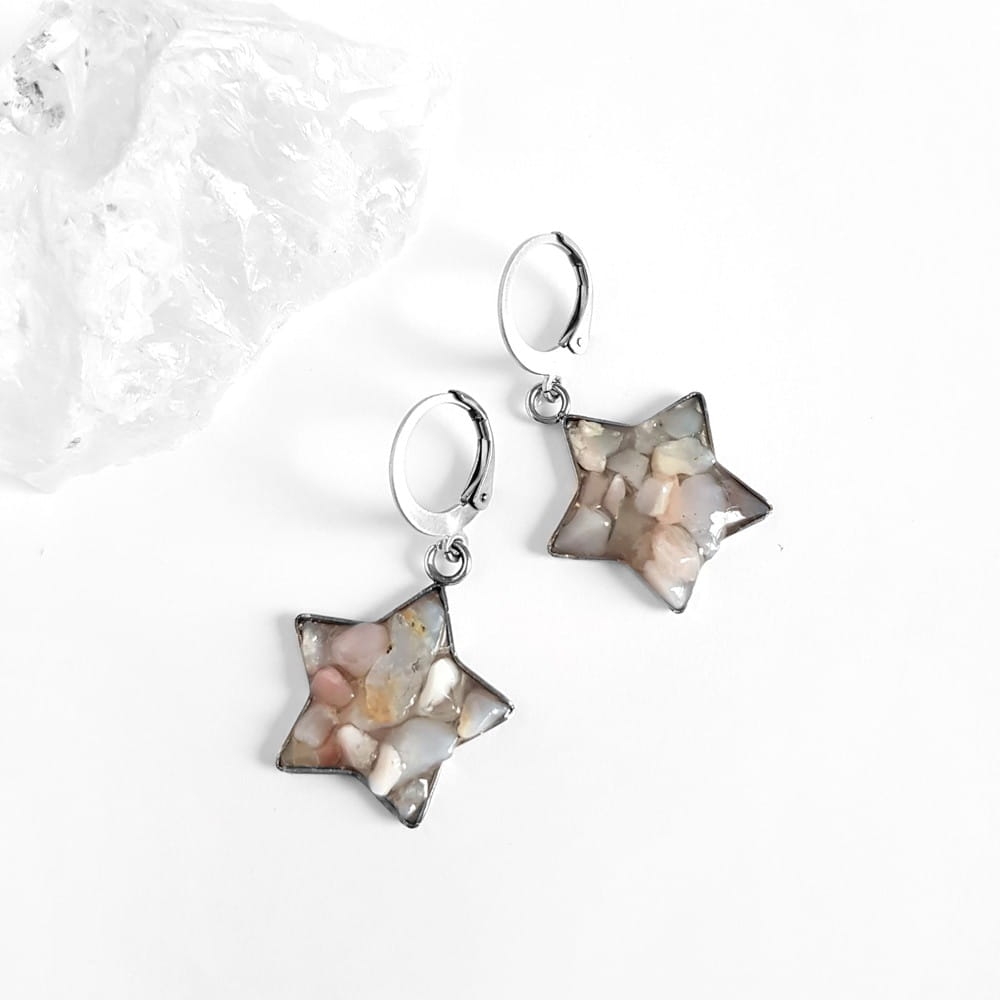 Kolczyki wiszące gwiazdki różowy opal peruwiański w żywicy stal chirurgiczna Sparkles pink