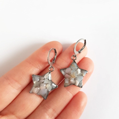 Kolczyki wiszące gwiazdki różowy opal peruwiański w żywicy stal chirurgiczna Sparkles pink