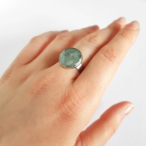 Pierścionek klasyczny akwamaryn w żywicy Sparkles aquamarine