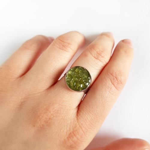 Pierścionek klasyczny peridot w żywicy Sparkles olivine