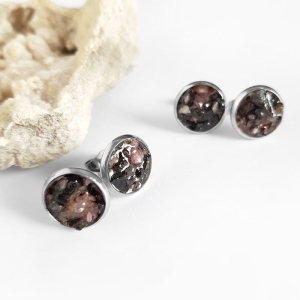 Kolczyki sztyfty rodonit w żywicy stal chirurgiczna Sparkles rhodonite