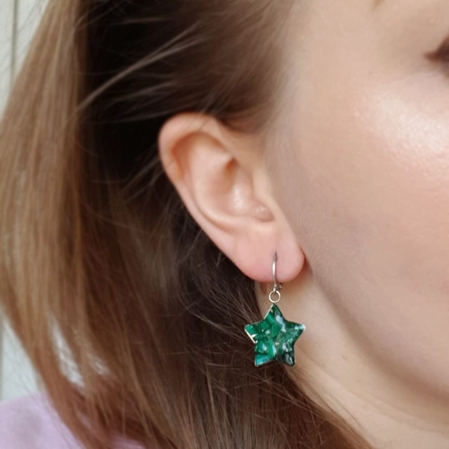Kolczyki wiszące gwiazdki malachit w żywicy stal chirurgiczna Sparkles malachite
