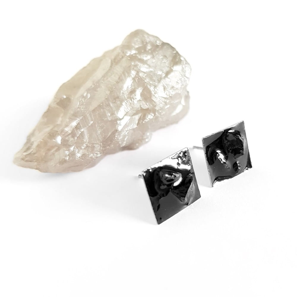 Kolczyki sztyfty kwadraty czarny turmalin w żywicy stal chirurgiczna Sparkles black