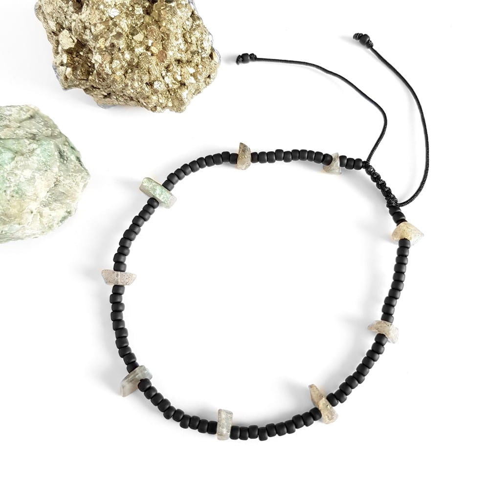 Bransoletka na nogę labradoryt bryłki na czarnym sznurku