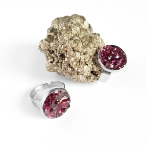 Pierścionek klasyczny granat w żywicy Sparkles garnet