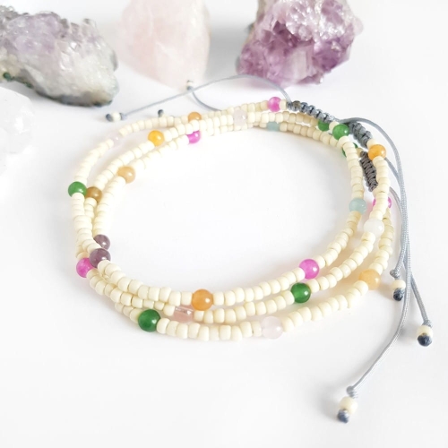 Bransoletka na nogę mix kamieni kuleczki na szarym sznurku