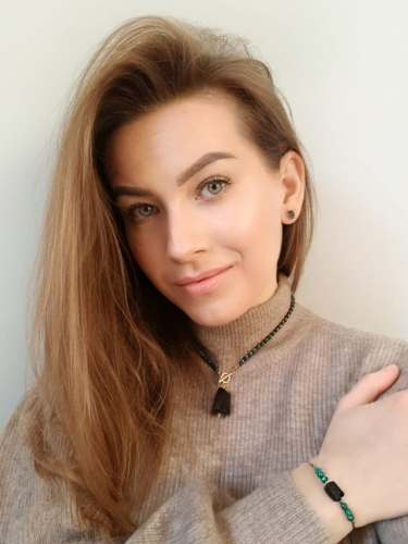 Kolczyki mini sztyfty czarny turmalin w żywicy złota stal chirurgiczna Sparkles black