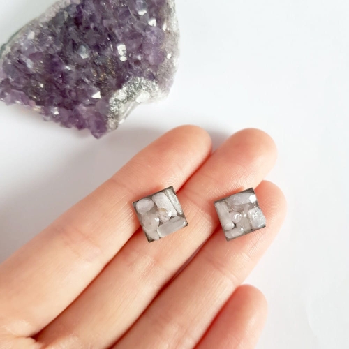 Kolczyki sztyfty kwadraty kunzyt w żywicy stal chirurgiczna Sparkles kunzite