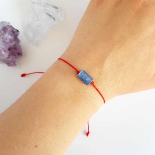 WishYouLuck kyanit bryłka bransoletka szczęścia na czerwonym sznurku