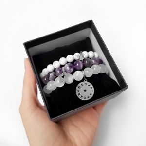 Zestaw bransoletek z kamieni naturalnych howlit, ametyst i selenit White & purple