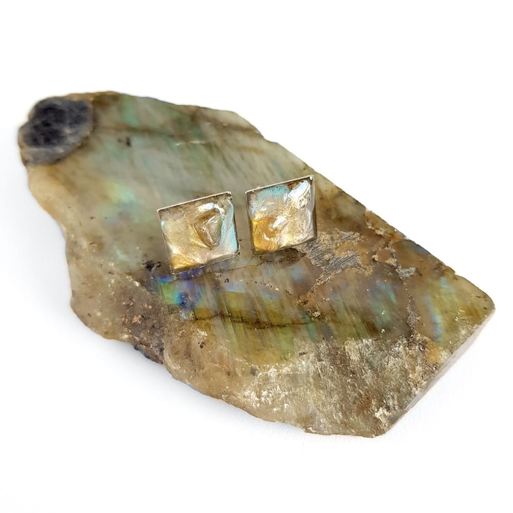 Kolczyki sztyfty kwadraty labradoryt w żywicy stal chirurgiczna Sparkles labradorite