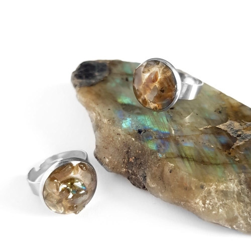Pierścionek klasyczny labradoryt w żywicy Sparkles labradorite